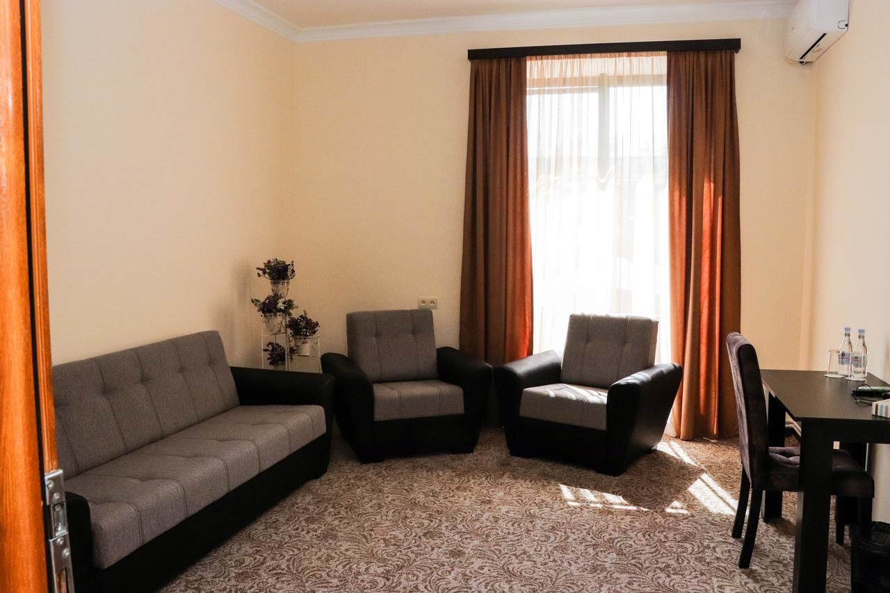 Отель Yerevan Centre Hotel Ереван-19