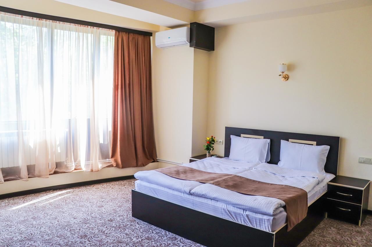Отель Yerevan Centre Hotel Ереван-27