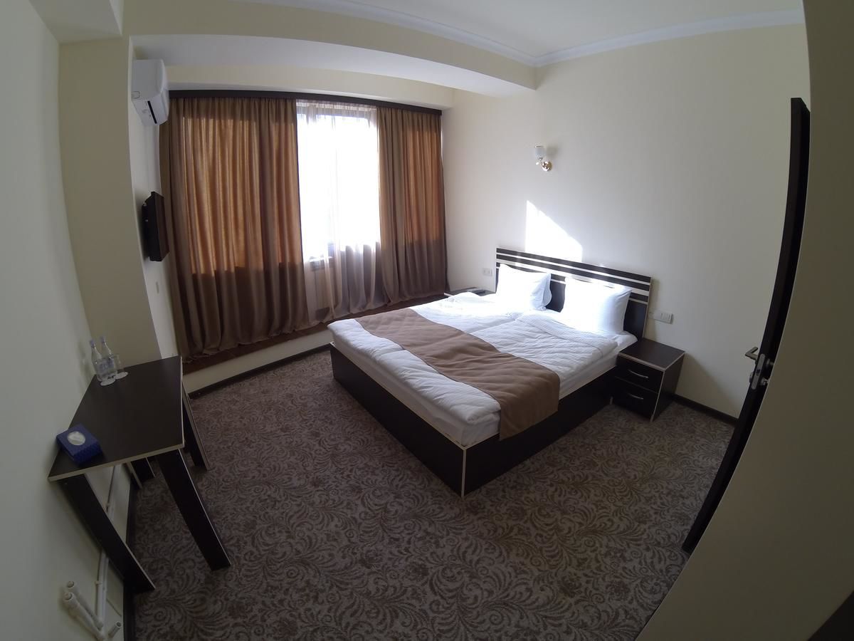 Отель Yerevan Centre Hotel Ереван-30