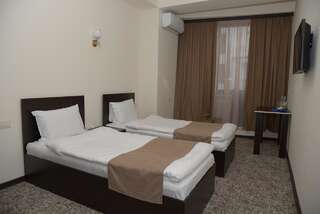 Отель Yerevan Centre Hotel Ереван Стандартный двухместный номер с 2 отдельными кроватями-1