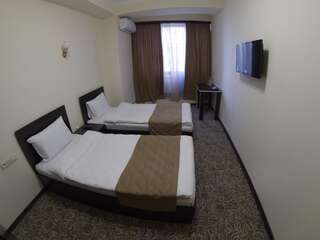 Отель Yerevan Centre Hotel Ереван Стандартный двухместный номер с 2 отдельными кроватями-5